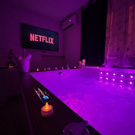 Love Room A Cannes - Appartement 25M2 Pour 2 Personnes Avec Un Jacuzzi Prive Zewnętrze zdjęcie