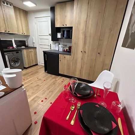 Love Room A Cannes - Appartement 25M2 Pour 2 Personnes Avec Un Jacuzzi Prive Zewnętrze zdjęcie