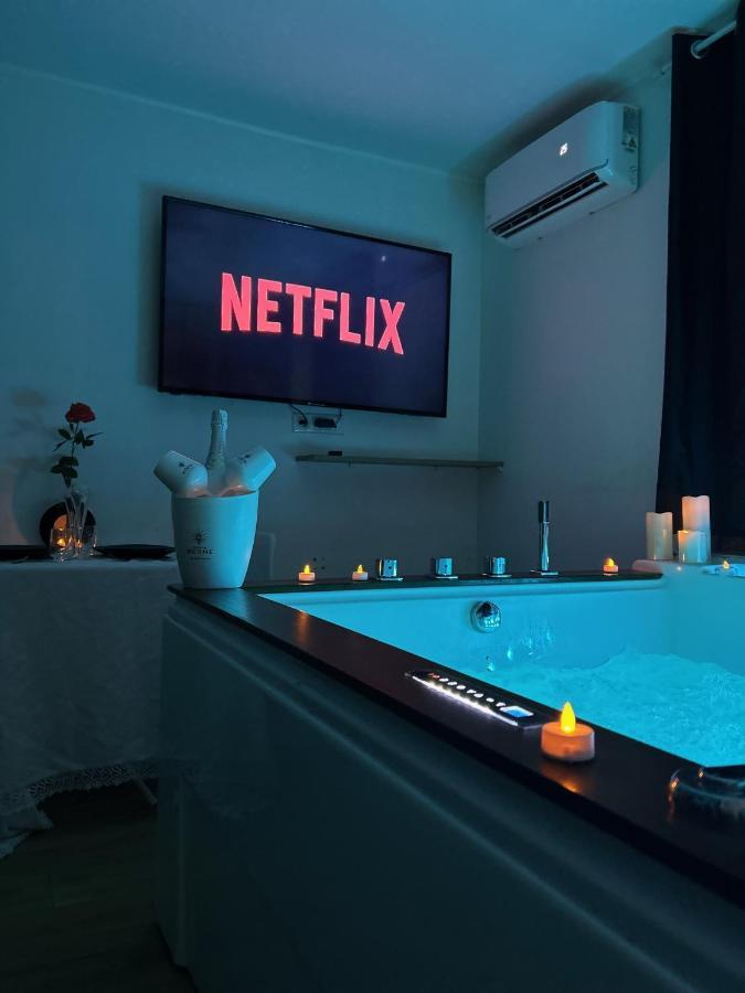 Love Room A Cannes - Appartement 25M2 Pour 2 Personnes Avec Un Jacuzzi Prive Zewnętrze zdjęcie